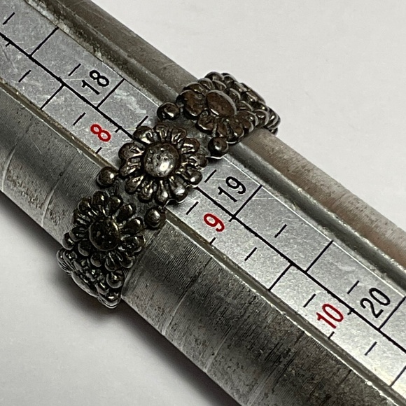 Sterling Silver Floral Band Ring. Size 8.5 - Picture 1 of 6